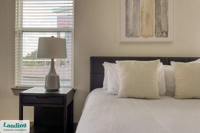 Foto del edificio - 300 Enclave Dr