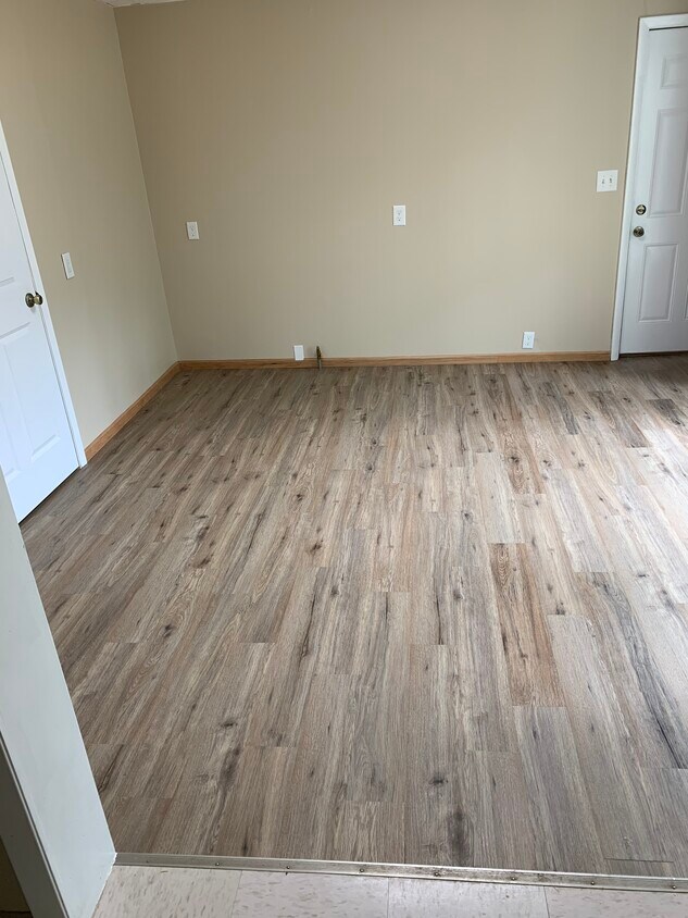 Foto principal - 221 Court Ave N