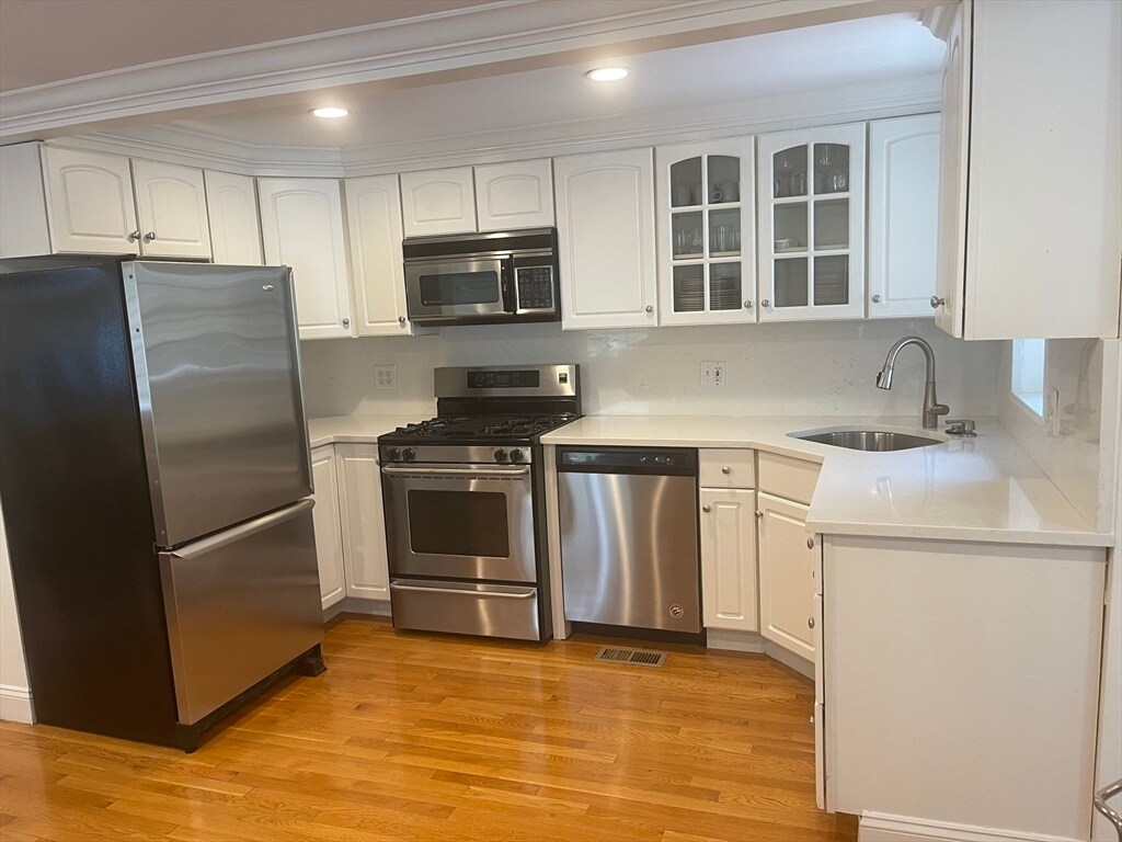 Foto principal - 591 E 2nd St