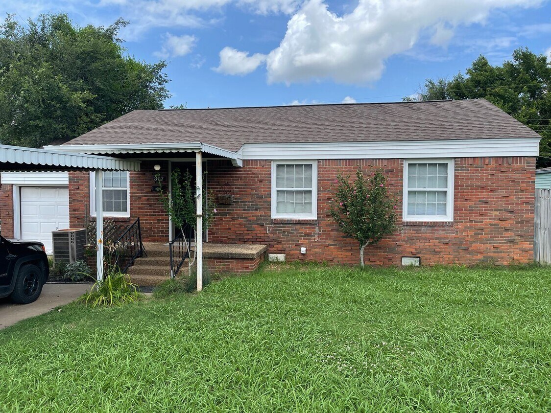 Primary Photo - 3 br, 1 bath House - 307 Showalter Drive
