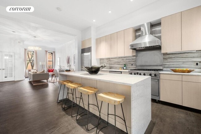 Foto del edificio - 105 Manhattan Ave