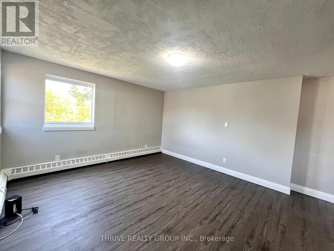 Building Photo - 106 King Edward Ave