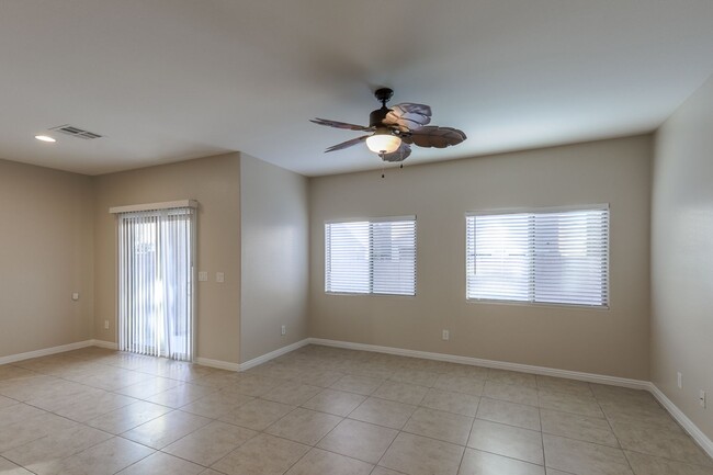 Foto del edificio - 3 Bedroom East Side Gated Community