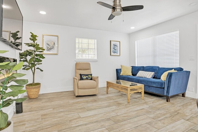 Foto del edificio - 1598 NE 38th St