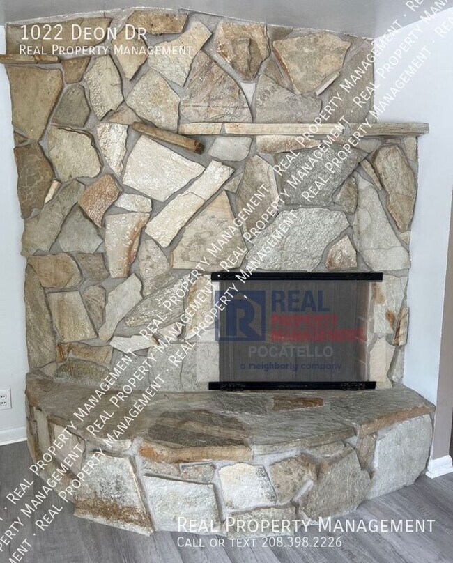 Foto del edificio - 1022 Deon Dr