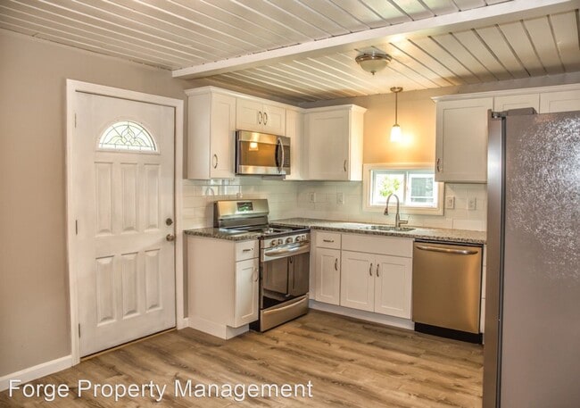 Building Photo - 4 br, 1 bath House - 94 Meadow St