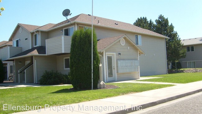 Building Photo - 806 E Juniper Ave