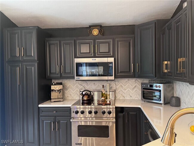 Building Photo - 27190 Enclave Dr