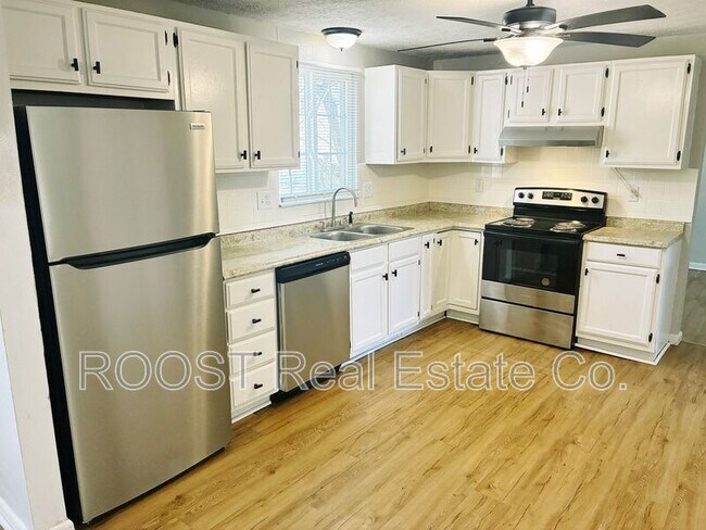 Building Photo - 3044 Arrowsmith Dr