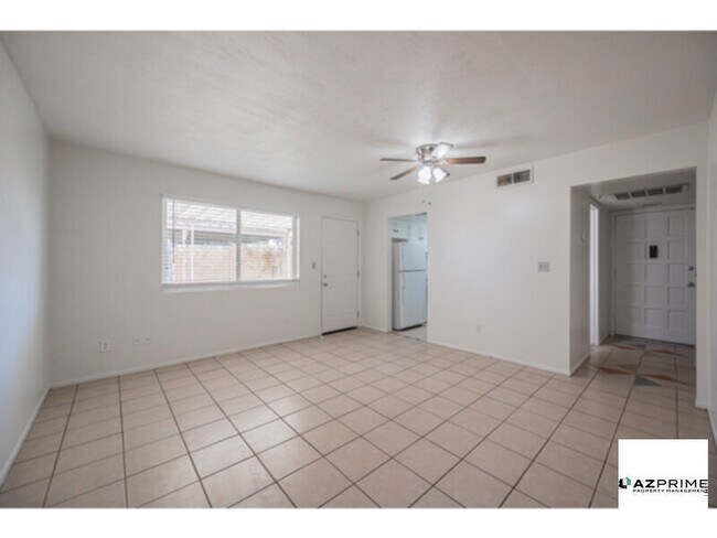 Building Photo - Cozy 1/1.5 Loft-style Phoenix Condo - Affordable &amp; Convenient!