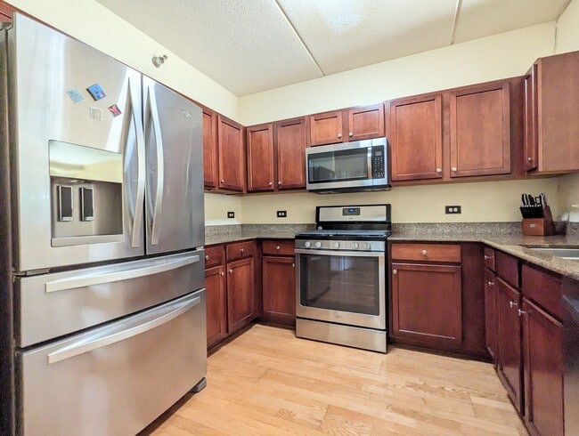Building Photo - 410 W Mahogany Ct