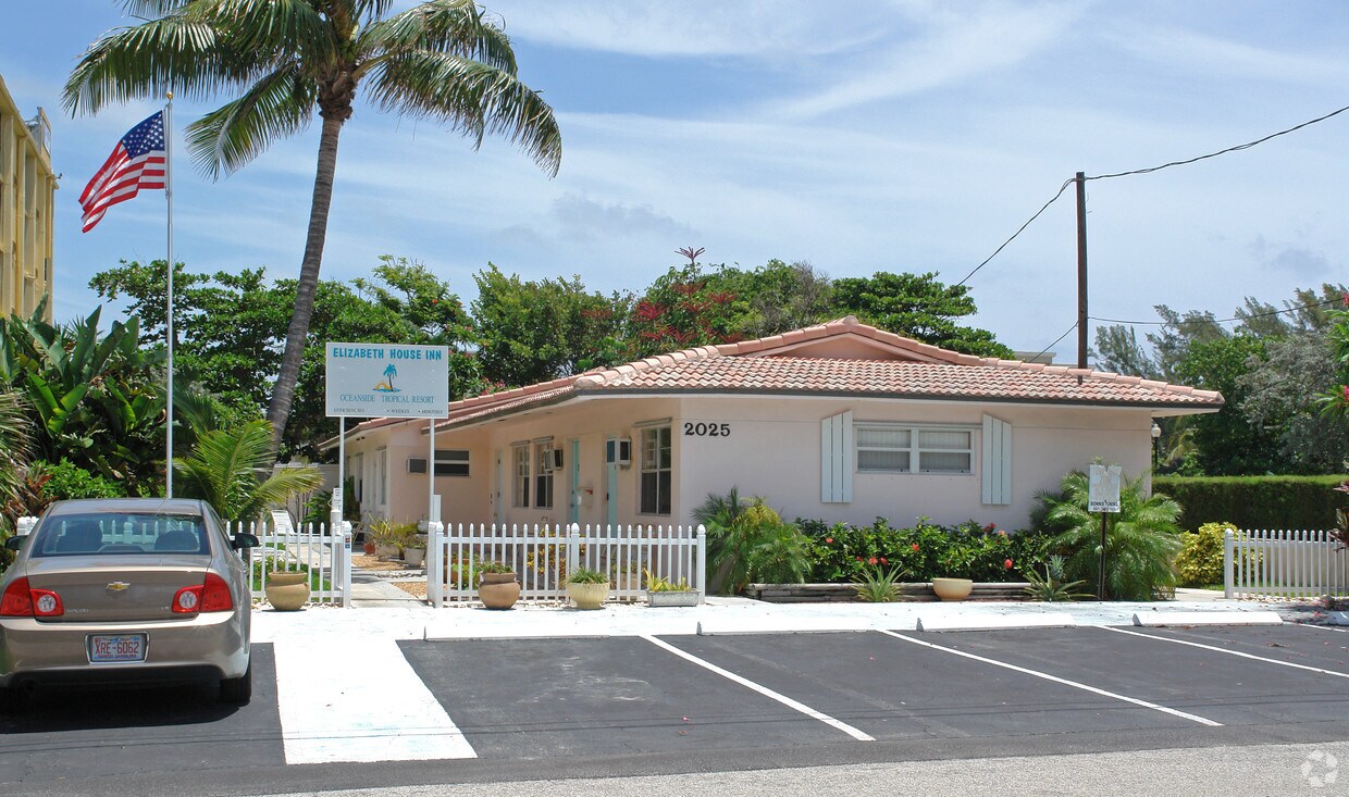 Primary Photo - Elizabeth House Inn