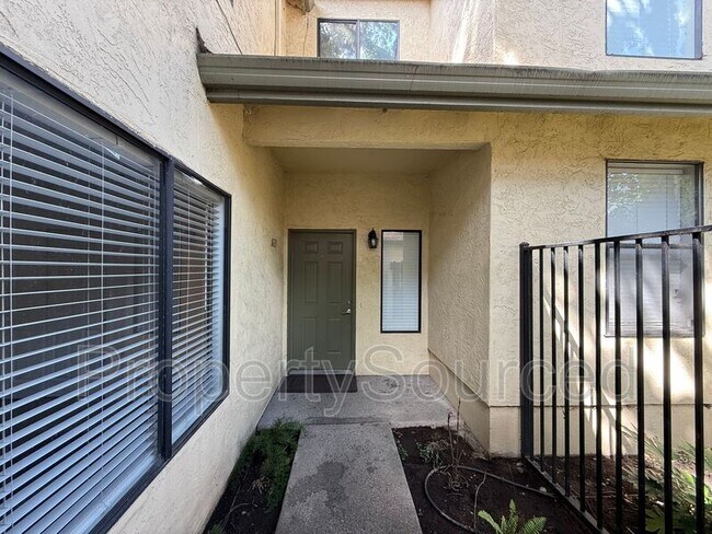 Foto del edificio - 1633 Porter Way