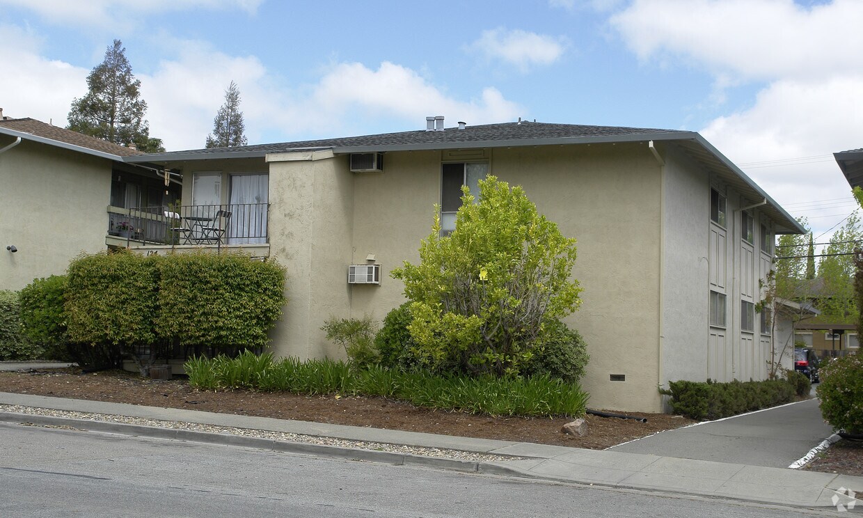 Building Photo - 124 Blue Ridge Dr