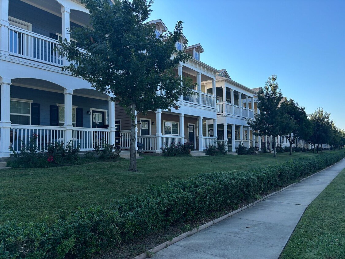 Foto principal - Colorful 2/2 Townhomes in Sherman!
