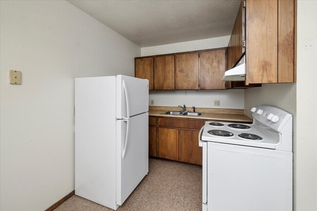 Building Photo - 2606 S Mountain View Dr