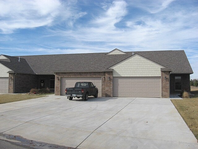 Primary Photo - 3511-3521 Lakeshore Dr
