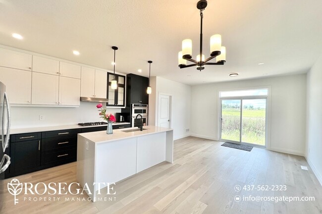 Photo du bâtiment - Brand New 5-Bedroom, 3.5-Bath Home in Lond...