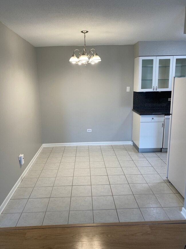 Dining area - 7335 W 157th St