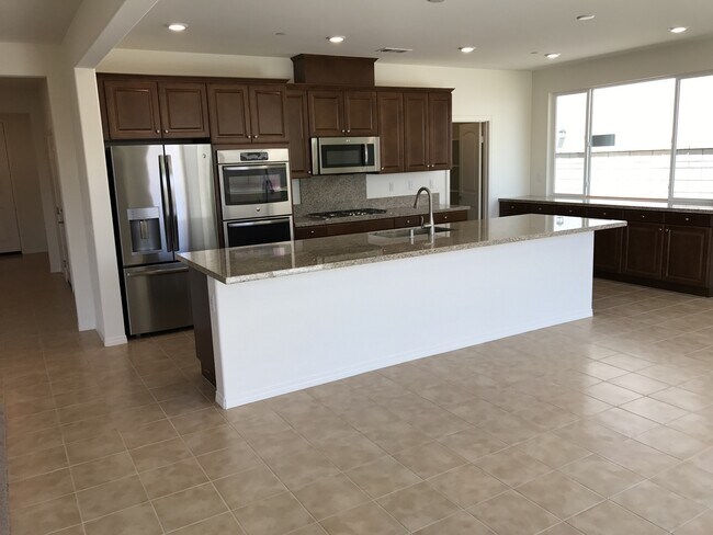 Foto del edificio - 5 bed home in RiverBend community, Eastval...
