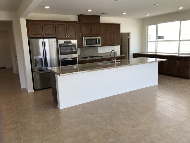 Foto del edificio - 5 bed home in RiverBend community, Eastvale schools