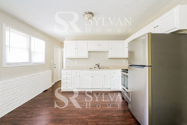 Building Photo - Prepare to fall in love with this 3 bedroo...