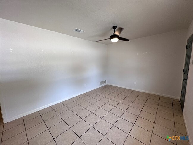 Building Photo - 1202 Urbantke Ct