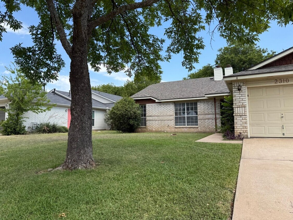 Primary Photo - Annettes -2310 Fuzz Fairway, Austin, TX 78...