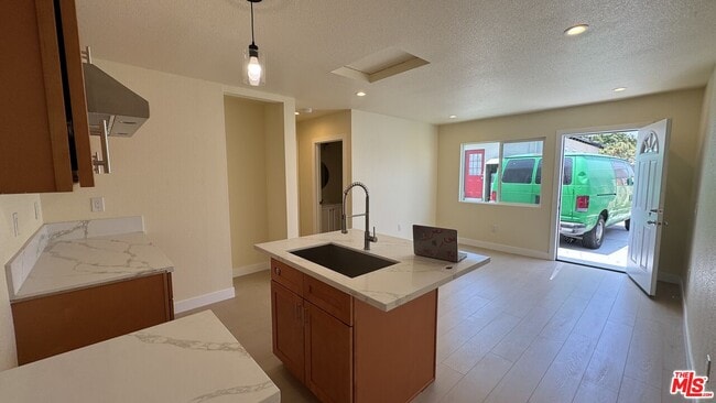 Building Photo - 2528 Elkgrove Ave