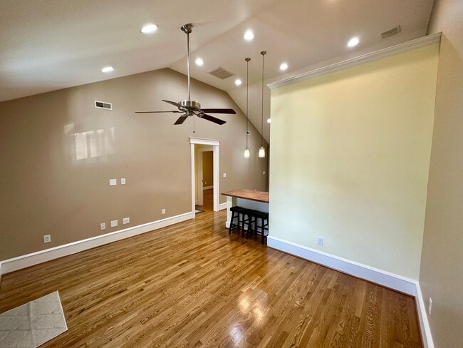 Building Photo - 476 Harpersville Rd