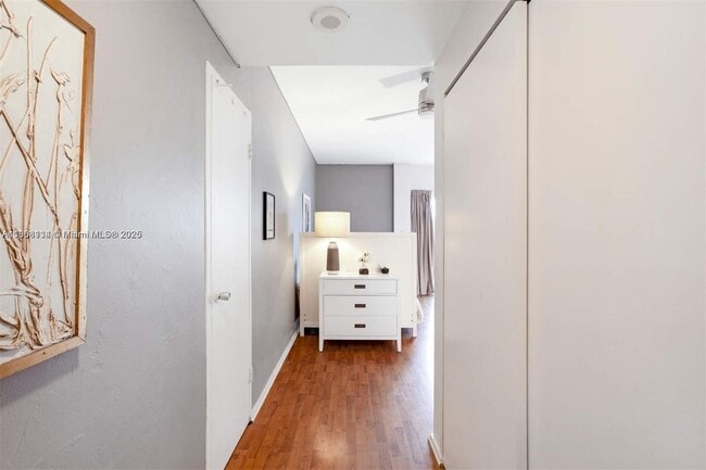 Foto del edificio - 880 NE 69th St
