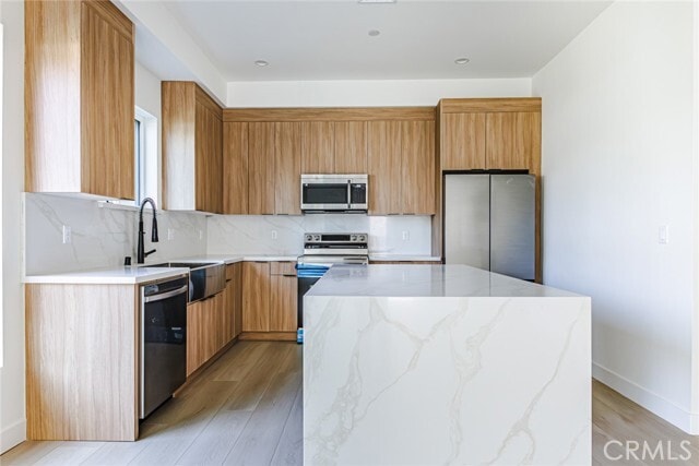 Building Photo - 1330 Tamarind Ave