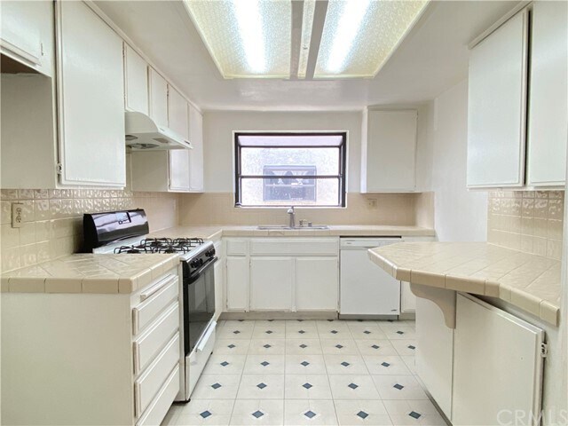 Building Photo - 1620 S 5th St