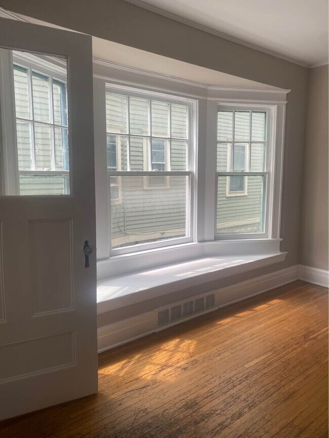 38 Hinsdale St Unit Lower, Rochester, NY 14620 Apartments in