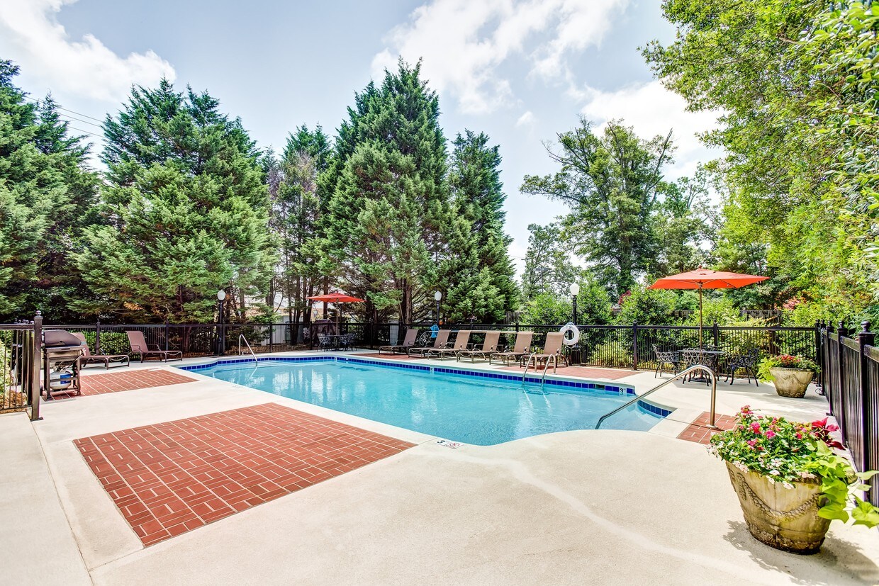 Crowne at Overton Village Apartments in Birmingham, AL