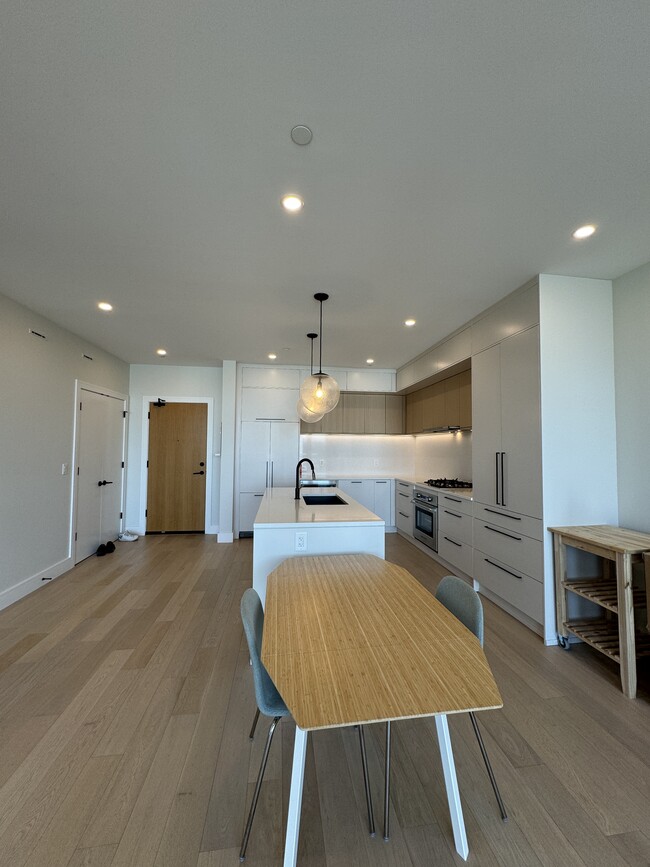 Building Photo - 20416 Park Av