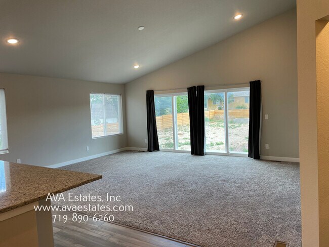 Building Photo - 970 S Knox Dr
