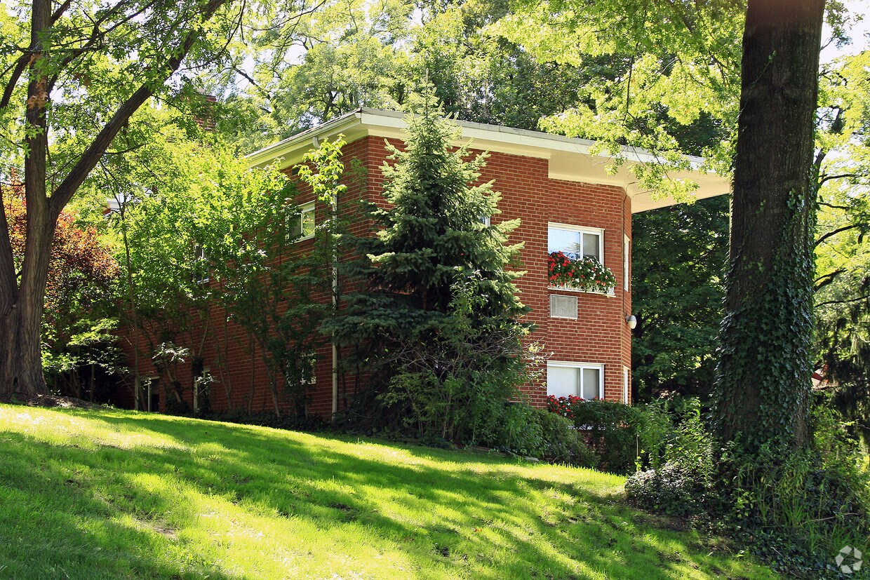 Foto del edificio - Heights Shamrock Apartments