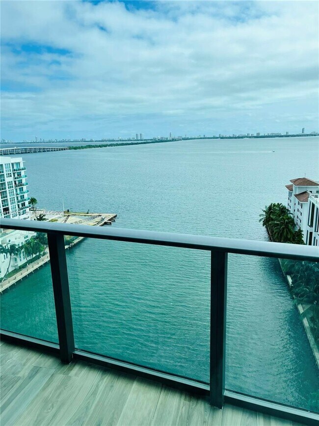 Foto del edificio - 460 NE 28th St