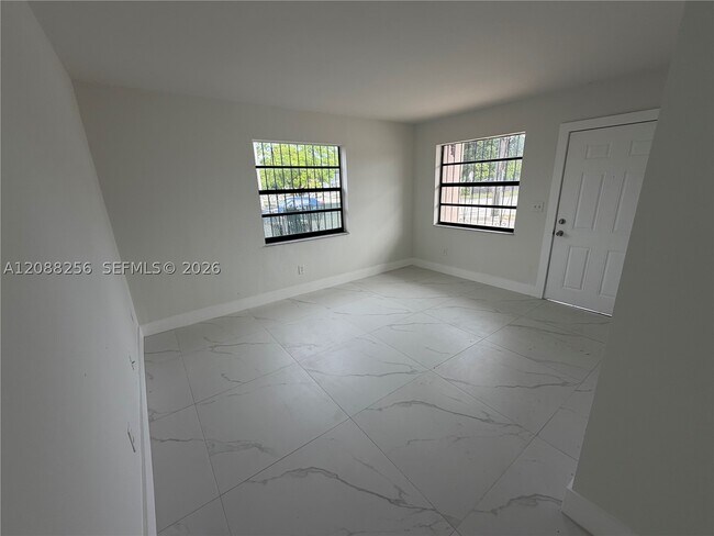 Foto del edificio - 595 E 8th St