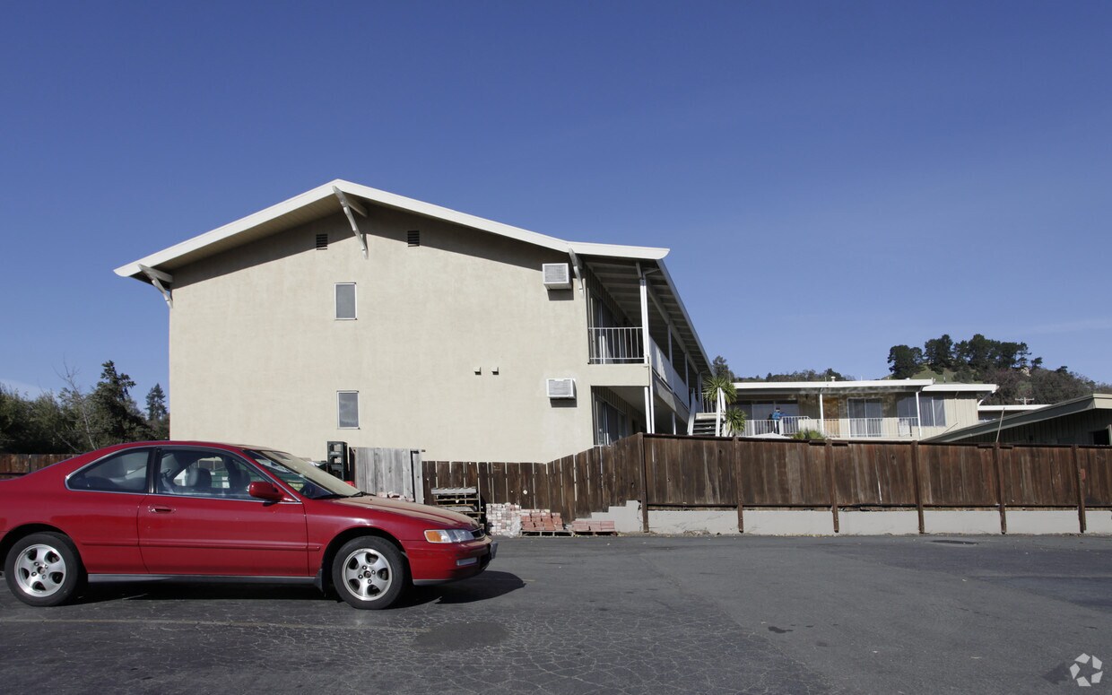 Building Photo - 1007 Brown Ave