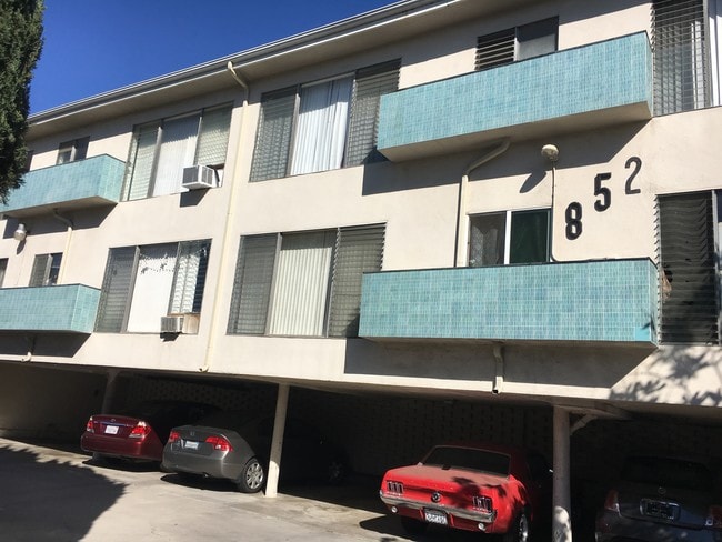 Building Photo - 852 Lorraine Blvd