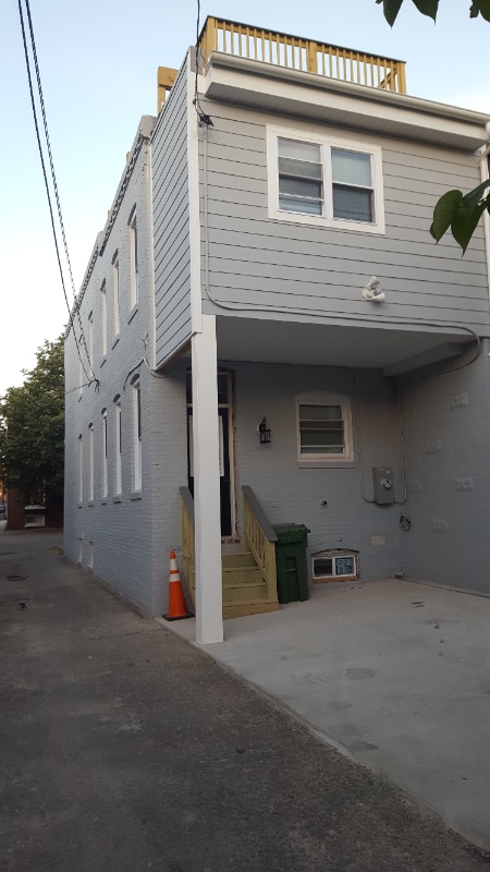 Building Photo - 802 S Lakewood Ave