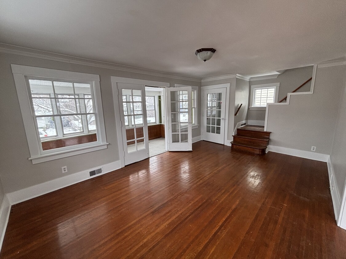 Foto principal - 72 Martinot Ave