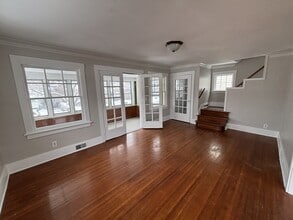 Building Photo - 72 Martinot Ave