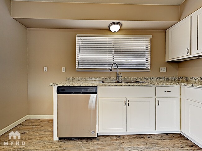 Building Photo - 8048 W Clayton Dr