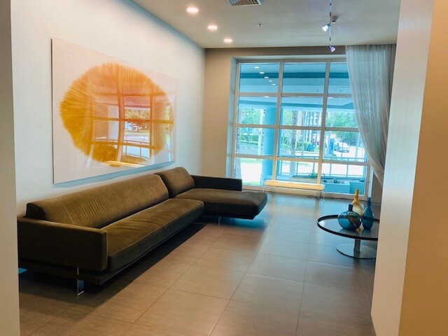 Foto del edificio - 1900 N Bayshore Dr