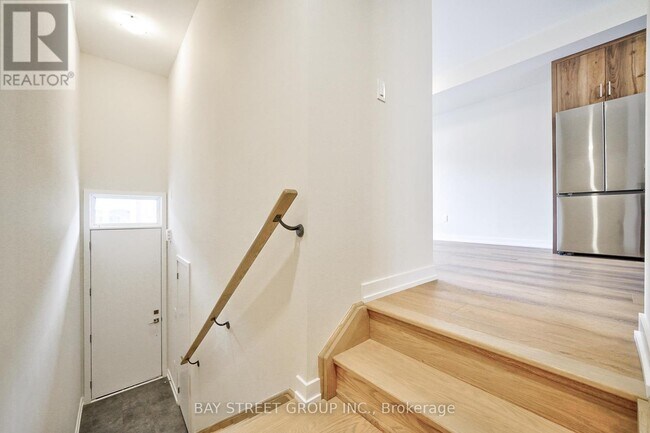 Building Photo - 1324 Kaniv St