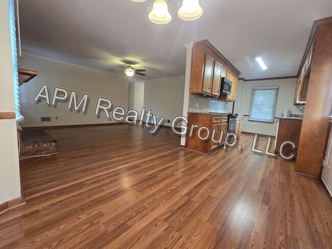 Building Photo - Single story West Columbia home