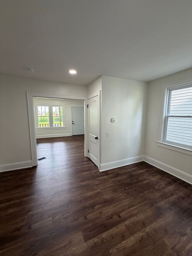 Building Photo - 726 Frebis Ave